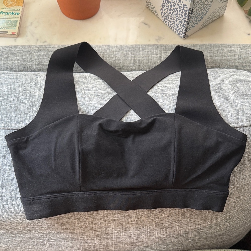 Elegant Black Cross-Back Sports Bra AND leggings